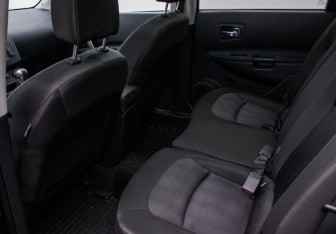 Подержанный автомобиль Nissan Qashqai+2 2012 года (11 фото)