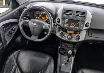 Подержанный автомобиль Toyota RAV4 2012 года (29 фото)