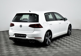 Подержанный автомобиль Volkswagen Golf R Hatchback 2019 года (3 фото)
