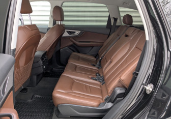 Подержанный автомобиль Audi Q7 2016 года (12 фото)