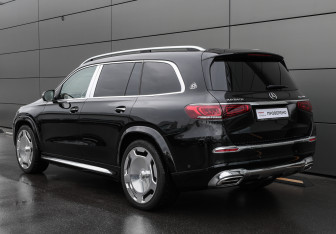 Подержанный автомобиль Mercedes-Benz Maybach GLS 2023 года (6 фото)