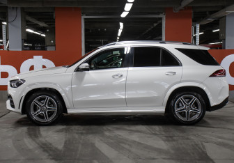 Подержанный автомобиль Mercedes-Benz GLE 2021 года (8 фото)
