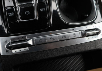 Подержанный автомобиль Kia Carnival 2020 года (29 фото)
