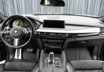 Подержанный автомобиль BMW X6 2019 года (16 фото)