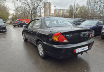Подержанный автомобиль Kia Spectra Sedan 2006 года (7 фото)