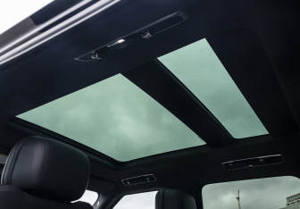 Подержанный автомобиль Land Rover Range Rover Sport 2025 года (32 фото)
