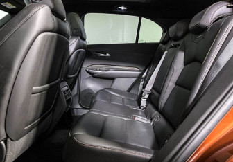 Подержанный автомобиль Cadillac XT4 2020 года (10 фото)