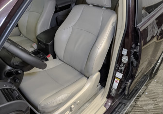 Подержанный автомобиль Toyota Land Cruiser Prado 2011 года (20 фото)