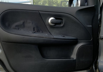 Подержанный автомобиль Nissan Note 2012 года (11 фото)