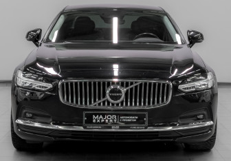 Подержанный автомобиль Volvo S90 2021 года (2 фото)
