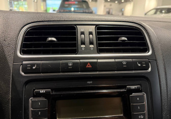 Подержанный автомобиль Volkswagen Polo Sedan 2011 года (11 фото)