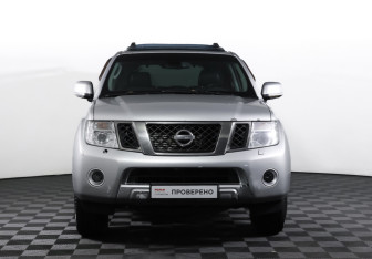 Подержанный автомобиль Nissan Pathfinder 2010 года (2 фото)