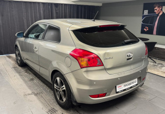 Подержанный автомобиль Kia Ceed Hatchback 2010 года (6 фото)