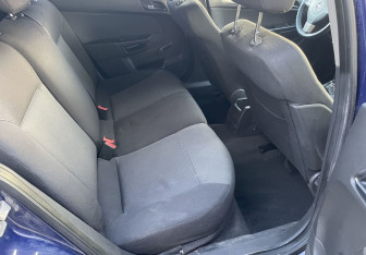 Подержанный автомобиль Opel Astra Wagon 2007 года (11 фото)