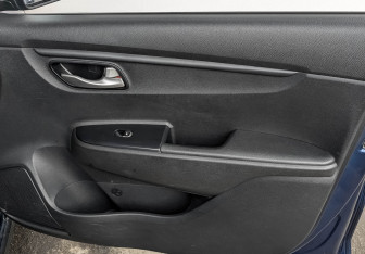 Подержанный автомобиль Kia Rio Hatchback 2021 года (22 фото)