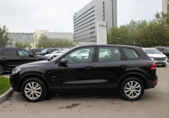 Подержанный автомобиль Volkswagen Touareg 2010 года (6 фото)