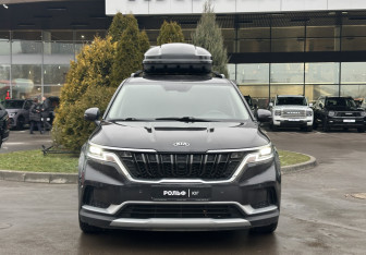 Подержанный автомобиль Kia Carnival 2021 года (2 фото)