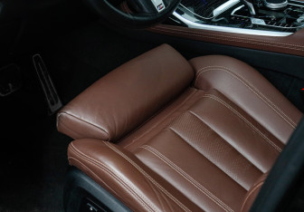 Подержанный автомобиль BMW X7 2021 года (25 фото)