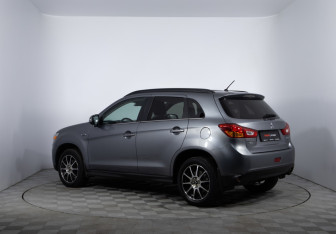 Подержанный автомобиль Mitsubishi ASX 2012 года (7 фото)