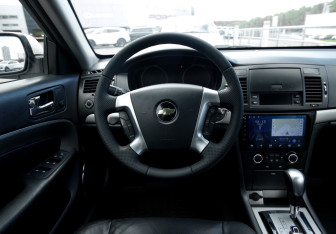 Подержанный автомобиль Chevrolet Epica 2011 года (15 фото)