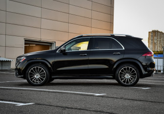Подержанный автомобиль Mercedes-Benz GLE 2023 года (8 фото)