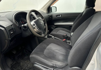 Подержанный автомобиль Nissan X-Trail 2011 года (9 фото)