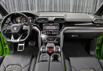 Подержанный автомобиль Lamborghini Urus 2023 года (14 фото)