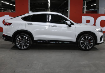 Подержанный автомобиль Geely Tugella 2023 года (4 фото)