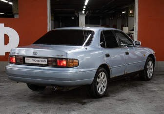 Подержанный автомобиль Toyota Camry Sedan 1991 года (3 фото)