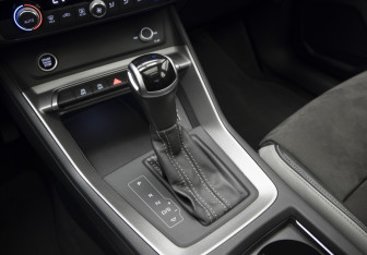 Подержанный автомобиль Audi Q3 2021 года (21 фото)