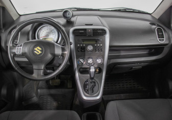 Подержанный автомобиль Suzuki Splash 2009 года (13 фото)