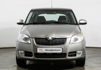 Подержанный автомобиль Skoda Fabia Hatchback 2008 года (2 фото)