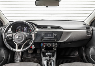 Подержанный автомобиль Kia Rio Hatchback 2021 года (15 фото)