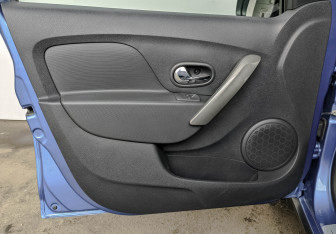 Подержанный автомобиль Renault Sandero 2021 года (19 фото)