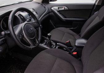 Подержанный автомобиль Kia Cerato Sedan 2010 года (10 фото)