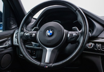 Подержанный автомобиль BMW X5 2016 года (15 фото)