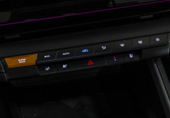 Подержанный автомобиль Changan UNI-V 2023 года (19 фото)