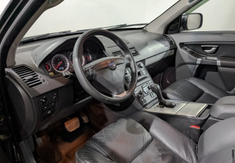 Подержанный автомобиль Volvo XC90 2012 года (14 фото)