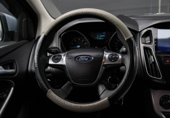 Подержанный автомобиль Ford Focus Sedan 2011 года (11 фото)
