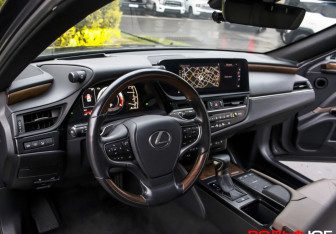Подержанный автомобиль Lexus ES 2021 года (26 фото)