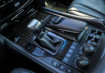Подержанный автомобиль Lexus LX 2020 года (22 фото)