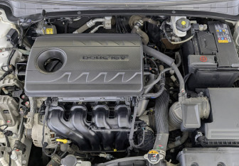 Подержанный автомобиль Hyundai Elantra Sedan 2021 года (9 фото)