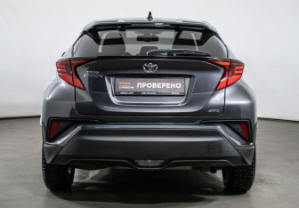 Подержанный автомобиль Toyota C-HR 2020 года (6 фото)