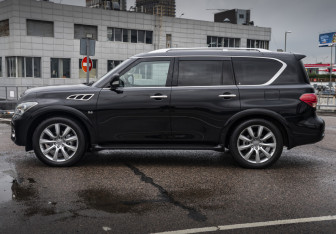 Подержанный автомобиль Infiniti QX80 2013 года (8 фото)