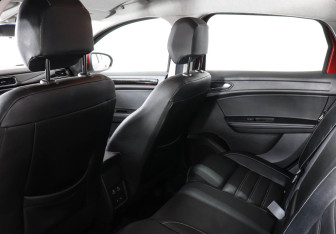 Подержанный автомобиль Renault Arkana 2021 года (12 фото)