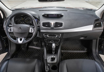 Подержанный автомобиль Renault Fluence 2010 года (14 фото)