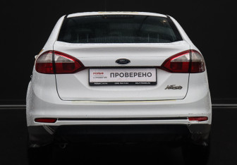 Подержанный автомобиль Ford Fiesta Sedan 2016 года (6 фото)