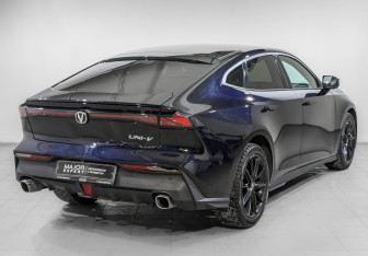 Подержанный автомобиль Changan UNI-V 2023 года (5 фото)