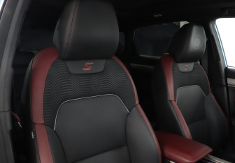 Подержанный автомобиль Geely Coolray 2023 года (16 фото)