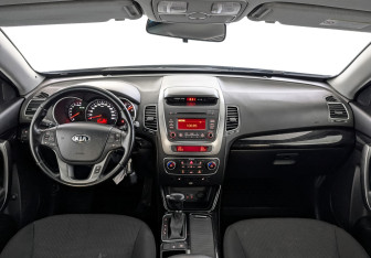 Подержанный автомобиль Kia Sorento 2017 года (14 фото)
